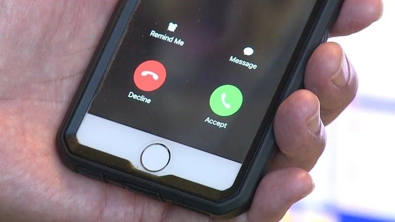 Telefonla konuşurken gelen aramayı görme