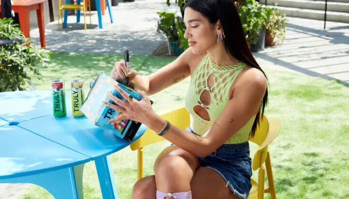 Dua Lipa Resimleri
