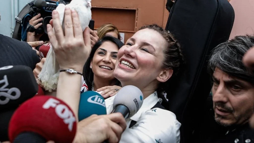 Deniz Seki hapse girdikten sonra Hüsnü Şenlendirici karısına döndü.