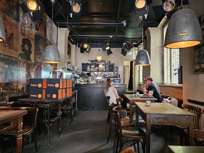 Café Cinema