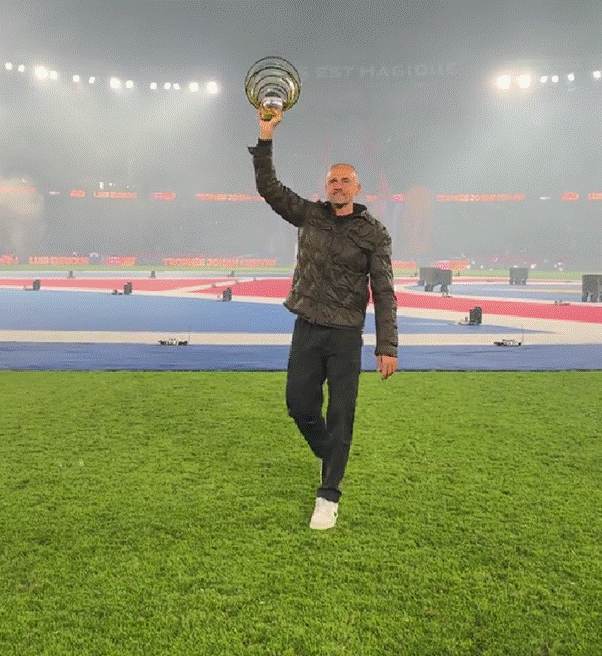 Luis Enrique - Fransa Futbolu tarafından 2025 Yılının Teknik Direktörü seçildi